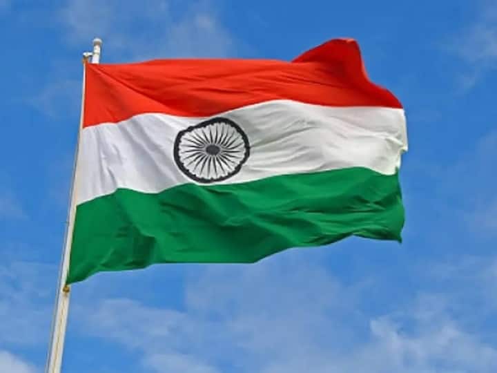Uttar Pradesh Government order two crore flag for 75th independence day and 3500 companies in Noida get 50 lakh orders ann Independence Day 2022: नोएडा में करीब 3500 गारमेंट कंपनियां बना रहीं 50 लाख तिरंगे, यूपी सरकार ने दिया है दो करोड़ आर्डर