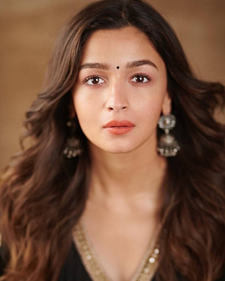 The photographs captured Alia in her calm and beautiful demeanour. (Images Source: Instagram/aliaabhatt)
