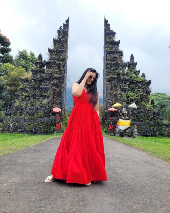 बालीमध्ये सुट्ट्यांचा घालवतेय सई लोकूर