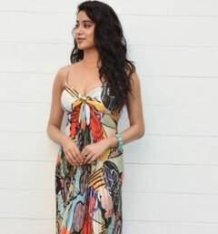 janhvi kapoor: જાહ્નવી કપૂરનો ફરી એક વખત જોવા મળ્યો બોલ્ડ અંદાજ, જુઓ તસવીરો