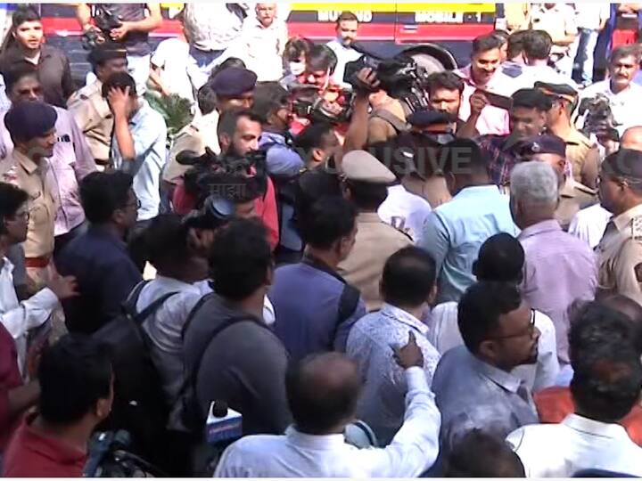 कार्यकर्त्यांची धरपकड करत पोलीस ताब्यात घेतलं आहे.