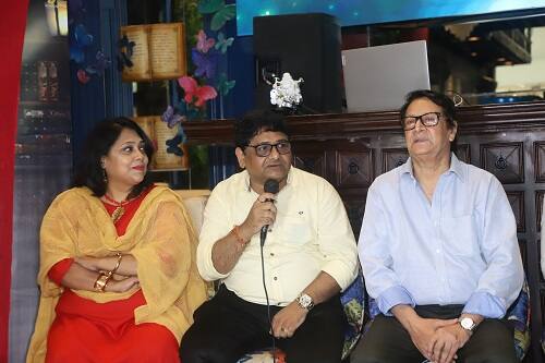 ফের বড়পর্দায় ফিরছেন রঞ্জিত মল্লিক। সঙ্গে সাবিত্রী চট্টোপাধ্যায়, লাবনি সরকার। প্রকাশ্যে এল 'অপরাজেয়' ছবির ট্রেলার।