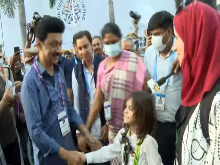 tamil nadu  Chief Minister mk stalin met and congratulated Palestinian young chess player Randa Seder பாலஸ்தீன நாட்டு இளம் வீராங்கனை ராண்டா செடரை சந்தித்து முதல்வர் வாழ்த்து