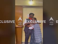 राऊतांना ताब्यात घेतल्यानंतर आई भावूक, ईडीने ताब्यात घेण्याआधी केलं औक्षण