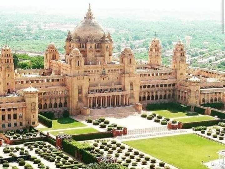 यह महल भारत के सबसे महंगे महलो में से एक है, इसके निर्माण की लागत लगभग 11 मिलियन रुपये थी, जो उस समय की काफी बड़ी लागत थी.