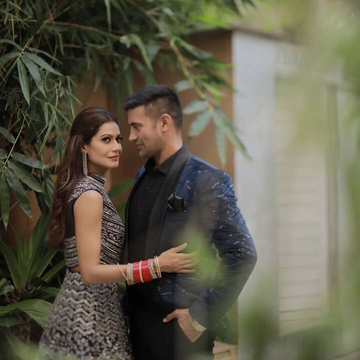 दरअसल पिछले महीने 9 जुलाई को टीवी एक्ट्रेस पायल रोहतगी और इंडियन रेसलर संग्राम सिंह ने सात फेरे लिए थे. उसके बाद 14 जुलाई को इन दोनों की शादी का ग्रैंड रिसेप्शन रखा गया.