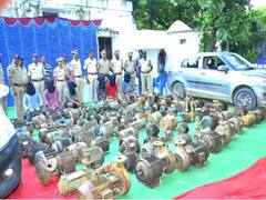 Current Motors Theft: కారులో తిరుగుతూ కరెంట్ మోటార్ల చోరీలు చేసే ముఠా అరెస్ట్!