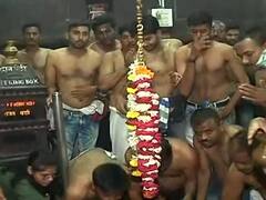 Photo: घृष्णेश्वर मंदिरात दर्शनासाठी भाविकांची गर्दी