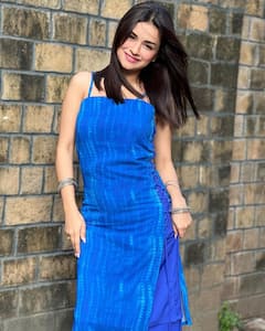 Avneet Kaur Pics: खुले बाल, माथे पर बिंदी लगाए बला की खूबसूरत लगीं अवनीत कौर, ट्रेडिशनल लुक में उड़ाए फैन्स के होश !