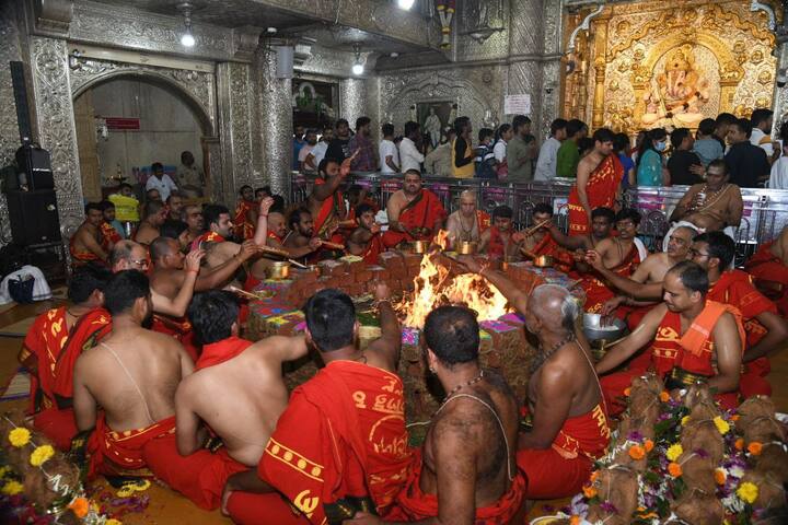 महान्यास, मंत्रघोष, रुद्र जप, रुद्र होम, गणेश याग, सूर्य याग, विविध अभिषेक असे धार्मिक विधी याअंतर्गत केले जात आहेत.