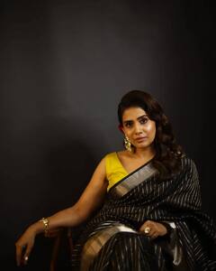 Sonali Kulkarni : सोनालीची नखरेल अदा; चाहते झाले फिदा!