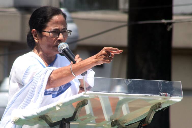 Mamata Banerjee informed, there will be reshuffle in the cabinet, will be announced on Wednesday Mamata Banerjee: মন্ত্রিসভায় নতুন মুখ, জানিয়ে দিলেন মমতা