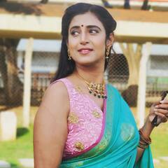 Intinti Gruhalakshmi Kasthuri Photos: గృహలక్ష్మి కస్తూరి యమ హాట్ గురూ!