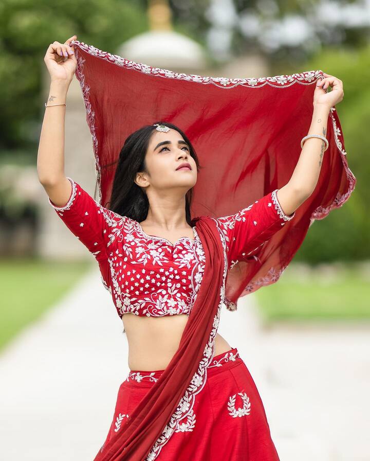 దీప్తిసునయన అందమైన ఫోటోలు -Image Credit: Deepthi Sunaina/Instagram
