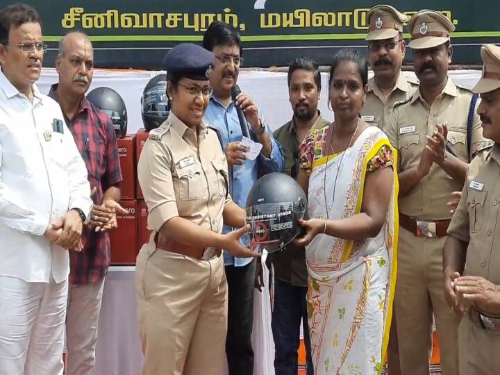 Mayiladuthurai: Special discount announcement at  restaurants for those wearing helmets ஹெல்மெட் அணிந்து வருபவர்களுக்கு ஹோட்டல்களில் சிறப்பு தள்ளுபடி அறிவிப்பு- எங்கு தெரியுமா..?