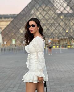 Sophie Choudry Photos: పారిస్ లో సోఫీ చౌదరి కిరాక్ ఫొటోస్