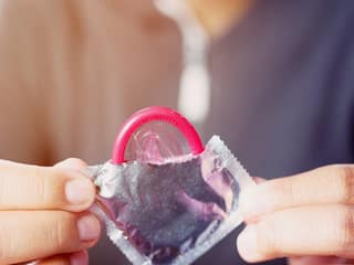 Condoms : ”உடலுறவின்போது சம்மதம் வாங்காமல் ஆணுறையை அகற்றினால்..” : எச்சரித்த உச்சநீதிமன்றம்..