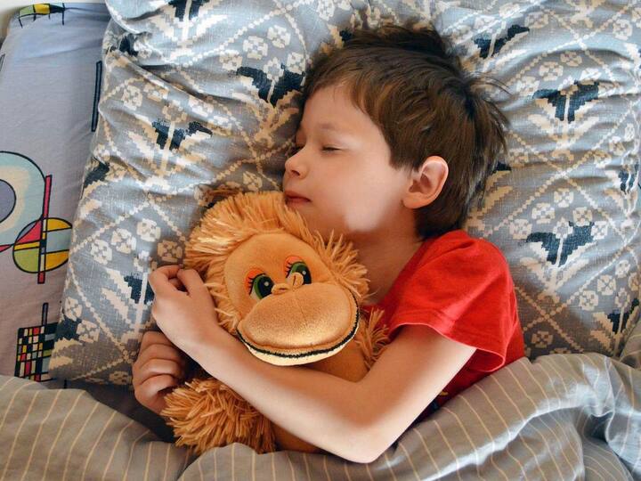These health problems are likely to occur if children sleep less than nine hours Child Sleep: మీ పిల్లలు తొమ్మిది గంటలకన్నా తక్కువ నిద్రపోతున్నారా? ఈ నష్టాలు తప్పవంటున్న కొత్త అధ్యయనం