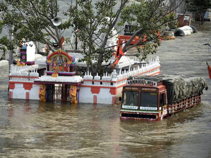 Heavy rains wreaked havoc in many states of the country 11 students left narrowly in Bengal flash flood in Jammu and Kashmir tail Heavy Rainfall: देश के कई राज्यों में बारिश का कहर, हिमाचल-बंगाल में फंसे 35 लोगों का रेस्क्यू, जम्मू कश्मीर में फ्लैश फ्लड ने किया बेबस