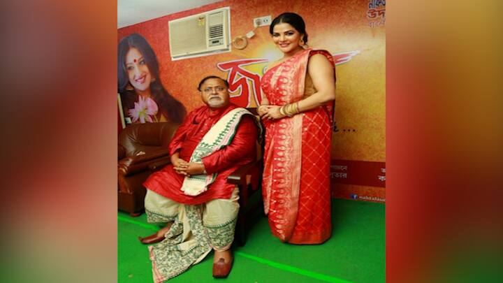 এর আগে, ইডি সূত্রে দাবি, জেরার মুখে ইতিমধ্যে অর্পিতা দাবি করেছেন, উদ্ধার হওয়া টাকা তাঁর নয়! পার্থ চট্টোপাধ্যায়ের। তাঁর কর্মীরাই ফ্ল্যাটে টাকা রেখে যেতেন!