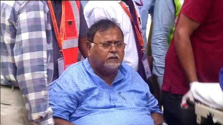 বিভিন্ন মহলে প্রশ্ন, এই বিপুল পরিমাণ টাকার উৎস কী? কোথা থেকে এল এই কোটি কোটি টাকা? কে দিয়েছিল এত টাকা?