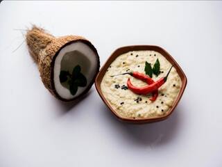 Coconut Chutney: घर पर बनानी है South Indian स्टाइल कोकोनट चटनी, ट्राई करें ये आसान रेसिपी