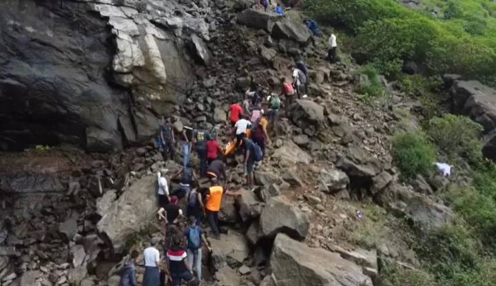 बचावकार्याचा थरार ड्रोन कॅमेऱ्यात कैद करण्यात आला.