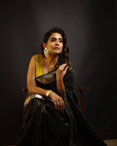 Sonali Kulkarni : सोनालीची नखरेल अदा; चाहते झाले फिदा!