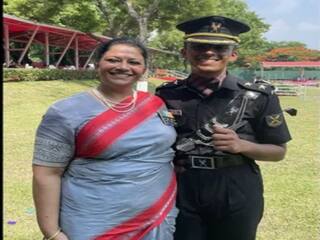 Mother-son commissioned from same Academy 27 years apart. See heartwarming post இந்திய இராணுவ கேடட்ஸ் தேர்வு ! அதே இடம் ! அதே பதவி! அம்மாவை பழைய நினைவுகளுக்கு அழைத்துச்சென்ற மகன்!