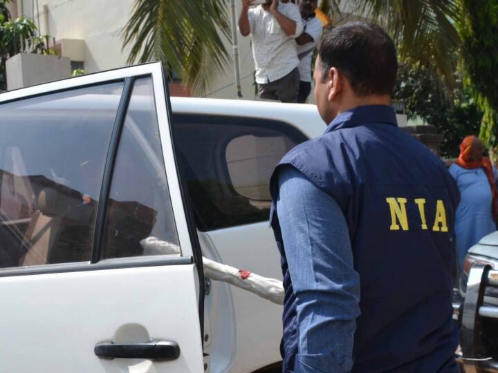 Gujarat Terror Module NIA and ATS raids in four districts connection with activities of terrorist group ISIS Terror Module: NIA का गुजरात में 'टेरर मॉड्यूल' के खिलाफ चार जिलों में छापा, संदिग्ध दस्तावेज बरामद, पूछताछ जारी