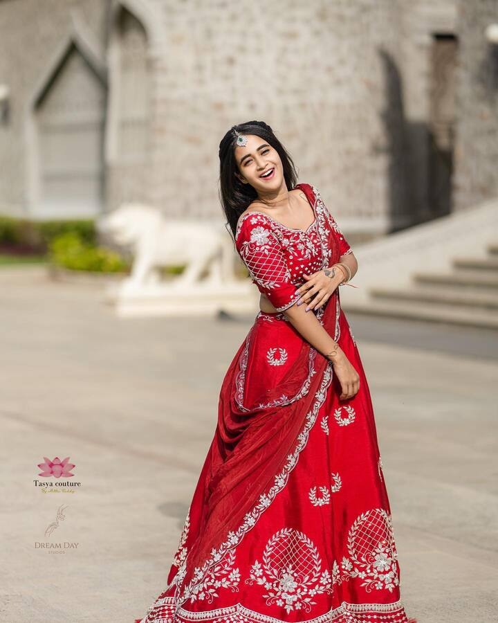 దీప్తిసునయన అందమైన ఫోటోలు -Image Credit: Deepthi Sunaina/Instagram