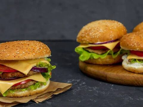 McDonalds ਦੇ ਇੱਕ ਮੀਲ ਦੀ ਕੀਮਤ 2 ਲੱਖ ਰੁਪਏ ਹੈ! ਆਖਿਰ ਕਿਉਂ ਇੰਨਾ ਮਹਿੰਗਾ ਪਿਆ ਬਰਗਰ McDonalds ਦੇ ਇੱਕ ਮੀਲ ਦੀ ਕੀਮਤ 2 ਲੱਖ ਰੁਪਏ ਹੈ! ਆਖਿਰ ਕਿਉਂ ਇੰਨਾ ਮਹਿੰਗਾ ਪਿਆ ਬਰਗਰ