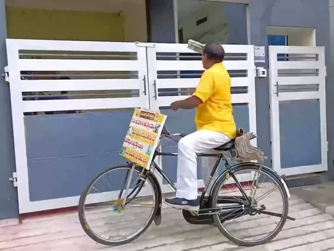 Palakollu MLA Nimmala Rama naidu turns as paper boy to do YSRCP against campaign MLA as Paper Boy: పేపర్ బాయ్‌గా మారిన టీడీపీ ఎమ్మెల్యే, ఇంటింటికీ సైకిల్‌పై వెళ్లి పేపర్ వేసి