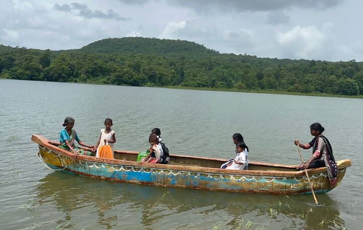 अनेक समस्यांचा बाजार असेलेले ही आदिवासी गाव शासनांच्या योजनांपासून तर वंचित आहेच मात्र त्यांचे मूलभूत अधिकारही त्यांना मिळत नाही ही दुर्दैव आहे.   स्वातंत्र्याच्या अमृतमहोत्सवी वर्षात आदिवासी बांधवांच्या एका पाड्यावर ही अवस्था असणे खरंच लाजिरवाणे आहे. 