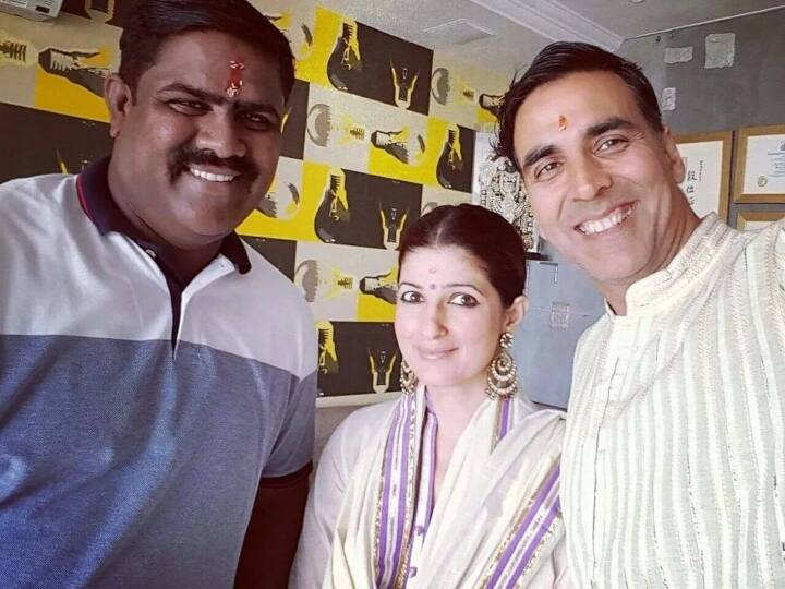 अक्षय कुमार (Akshay Kumar) संग लगभग हर एक तस्वीर में उनके बॉडीगार्ड श्रेयस दिखाई दे जाते हैं. रिपोर्ट्स के मुताबिक, खिलाड़ी कुमार श्रेयस को सालाना करब 1.2 करोड़ रुपए फीस देते हैं.