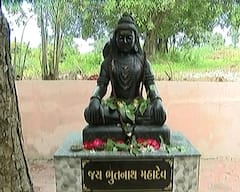 Shrawan 2022: રાજકોટના હલેન્ડા ગામે આવેલું છે આ પૈરાણિક શિવ મંદિર, પાંડવોની ગુફા પણ છે