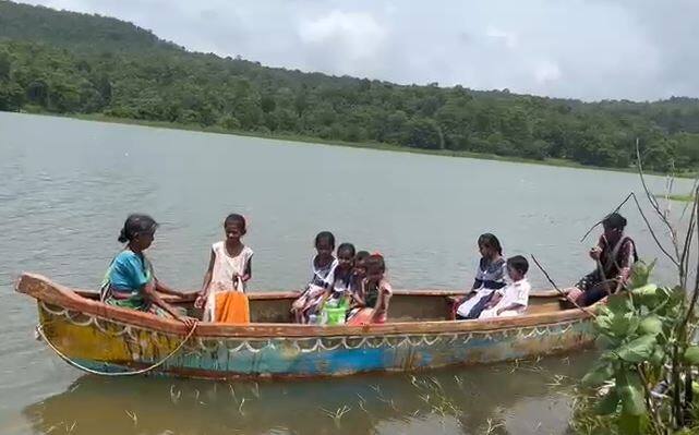 वर्षानुवर्षे ही आदिवासी बांधव या गावात राहात आहेत, नियमितपणे मतदान करत आहेत मात्र यांच्या घरांना अजूनही घरपट्ट्या लावलेल्या नाहीत. 