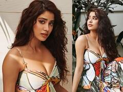 Janhvi Kapoor: மேகமோ அவள்...நடிகை ஜான்வி கபூரின் லேட்டஸ்ட் ஸ்டில்ஸ்!