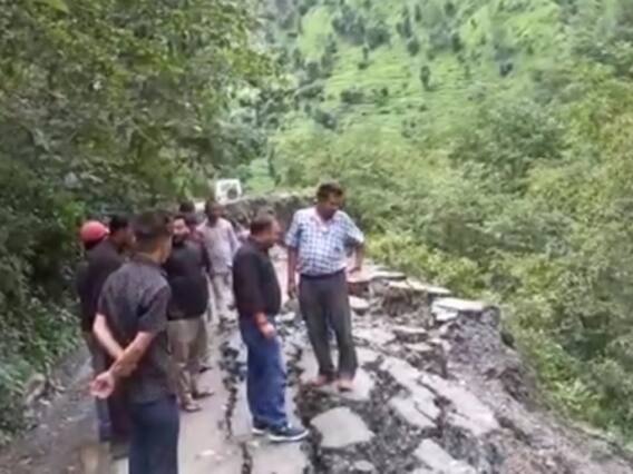 Bageshwar News: बागेश्वर में भारी बारिश के बाद मकान हुआ ध्वस्त, 19 सड़कें बंद, सरयू और गोमती नदी का बढ़ा जलस्तर Bageshwar News: बागेश्वर में भारी बारिश के बाद मकान हुआ ध्वस्त, 19 सड़कें बंद, सरयू और गोमती नदी का बढ़ा जलस्तर