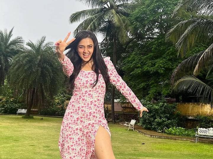 फोटोंमध्ये तेजस्वी मजा मस्ती करताना दिसत आहे, तीचे हे फोटो काहीच क्षणात व्हायरल झाले आहेत.(फोटो सौजन्य : tejasswiprakash/इंस्टाग्राम)