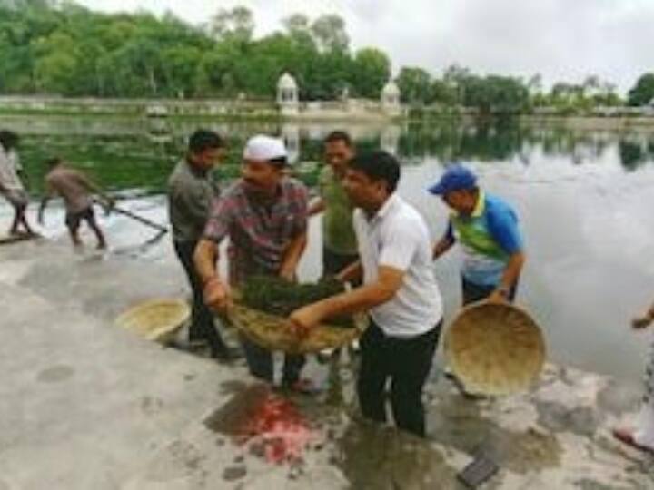 कार्यक्रम की शुरुआत सुबह श्रमदान से की गई, जिसके तहत दिनभर अलग-अलग कार्यक्रम होंगे. इसमें सरकार द्वारा बनाई गई गांधी दर्शन समिति द्वारा गांधीजी के सिद्धान्तों पर कैसे चला जाए, क्या विकास काम किये जाएं के साथ ही गांधीजी के बारे में चर्चाएं होंगी.