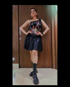 Akshara Singh Glamorous Look: बाथटब में बैठकर अक्षरा सिंह ने दिए ऐसे-ऐसे पोज, तस्वीरें देख खुली रह जाएंगी आंखे