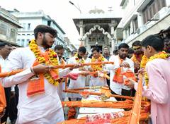 In Pics: शंभू के जयकारों से गूंजे शिवालय, कावड़ियों ने किया महादेव का अभिषेक, देखें तस्वीरें