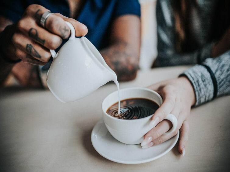 coffee recipes to impress your partner on the next date Coffee Recipe : உங்க காதலிக்கு காபி பிடிக்குமா? இந்த 5 காபி ரெசிப்பியை செஞ்சு அசத்துங்க..