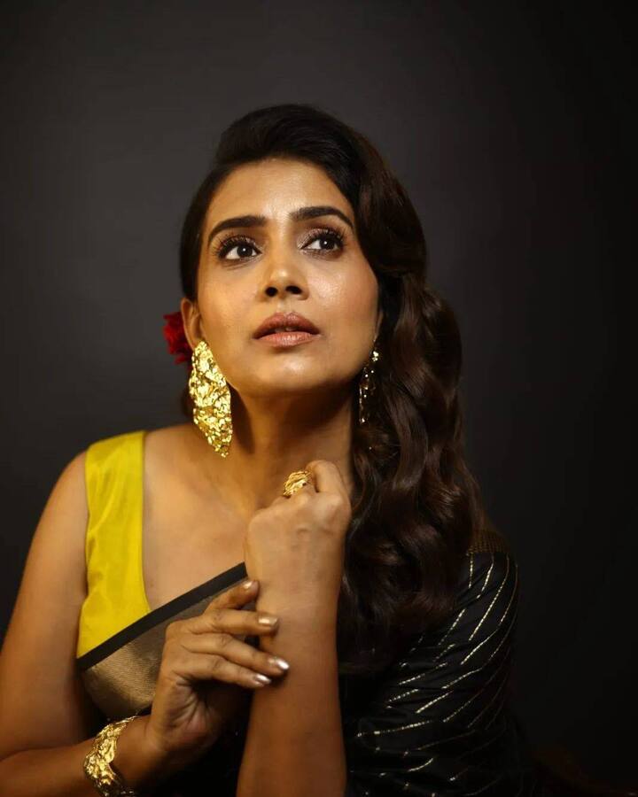अलीकडे, अभिनेत्रीने तिच्या इंस्टाग्राम हँडलवर तिच्या नवीन फोटो शेअर केले.(फोटो सौजन्य : sonalikul/इंस्टाग्राम)