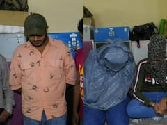 Sex Racket Busted in Indore: इंदौर में सेक्स रैकेट का भंडाफोड़, 6 कॉल गर्ल और 3 ग्राहक गिरफ्तार, मॉडल बताकर पेश की जाती थी लड़कियां