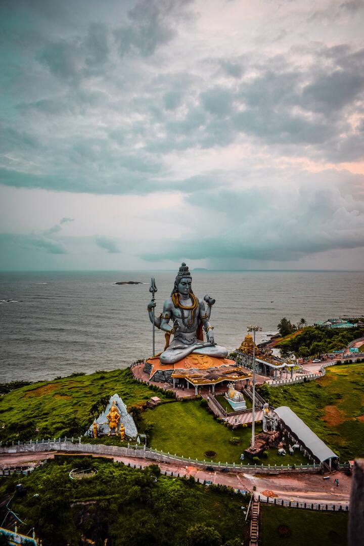 শিব আদি, অনন্ত এবং অসীম। যখন সৃষ্টি ছিল না তখন শিব ছিলেন, যখন সৃষ্টি হবে তখন শিব আছেন এবং সৃষ্টি না থাকলেও শিব থাকবেন। মন্ত্রগুলি সেই দিকেই নির্দেশ করে।