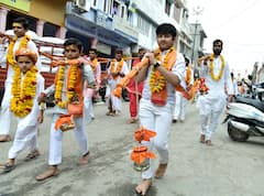 In Pics: शंभू के जयकारों से गूंजे शिवालय, कावड़ियों ने किया महादेव का अभिषेक, देखें तस्वीरें