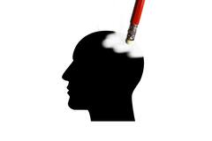 Alzheimer: আপনার সন্তানের মধ্যেও স্মৃতিভ্রংশের সমস্যা দেখা দেয়নি তো? জানুন কোন লক্ষণ দেখে বুঝবেন