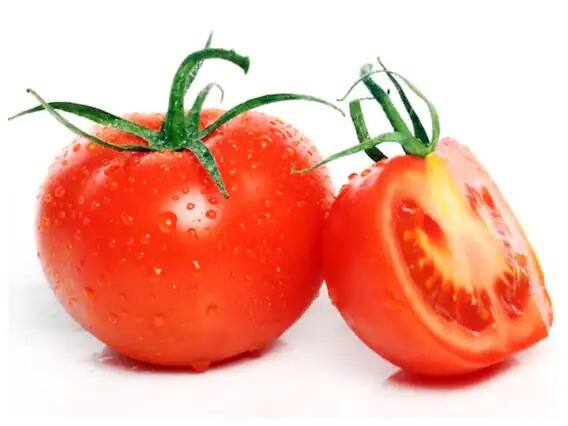 ਟਮਾਟਰ ਆਪਣੇ ਐਂਟੀ-ਆਕਸੀਡੈਂਟ ਗੁਣਾਂ ਲਈ ਜਾਣਾ ਹੈ ਇਹ ਇਸ ਸਕਿਨ ਨੂੰ ਗਲੋ ਕਰਨ ਵਿੱਚ ਵੀ ਮਦਦ ਕਰਦਾ ਹੈ।